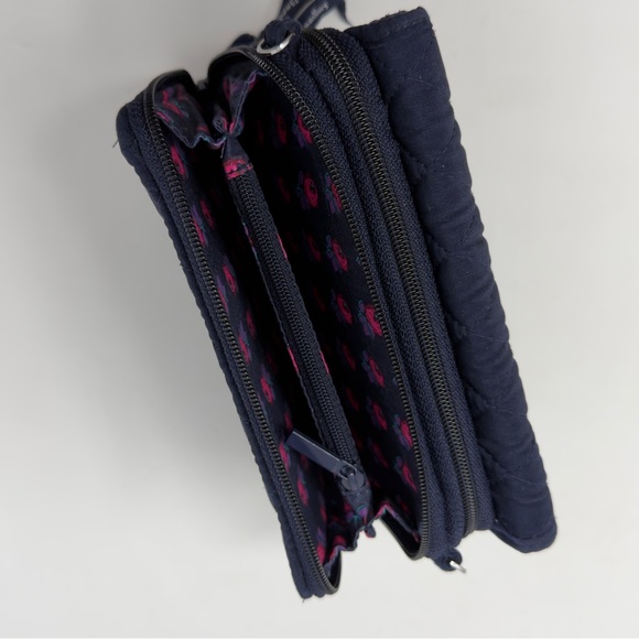 Vera Bradley Quilted RFID All-In-One Wallet Navy Blue Quilted Floral NO STRAP - Picture 16 of 16